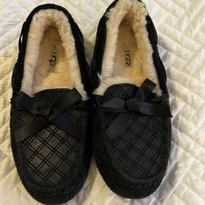 UGG Dakota Double Diamond slipper size 8